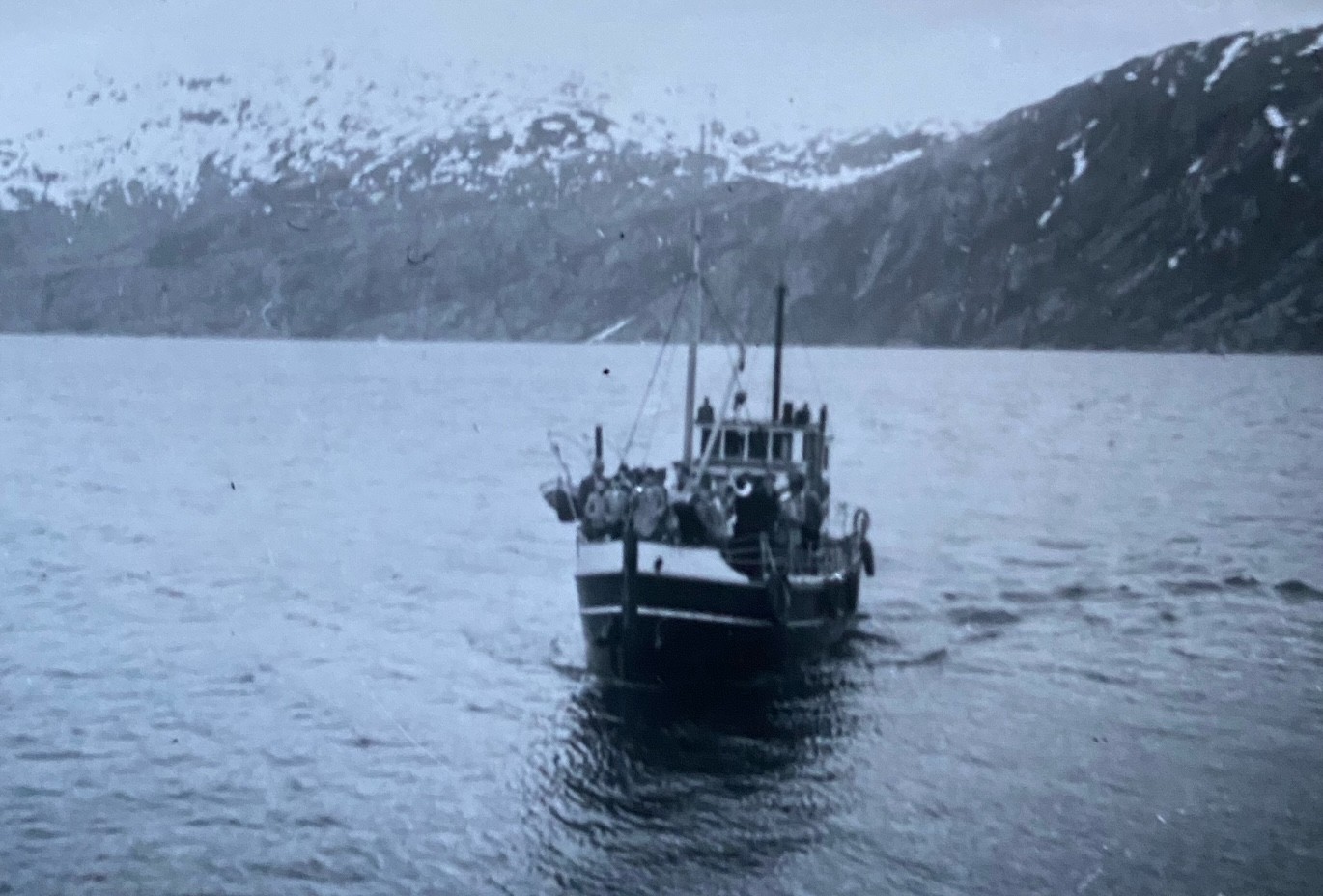 båten kommer inn